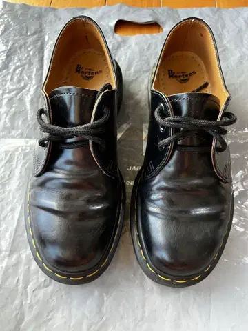 Dr. Martens 블랙 레이스업 슈즈