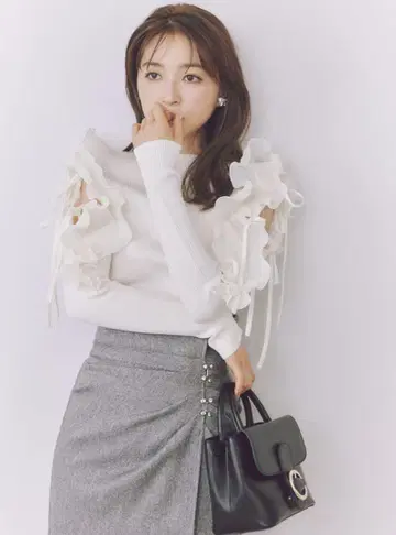 스나이델 플리츠프릴 도킹 니트