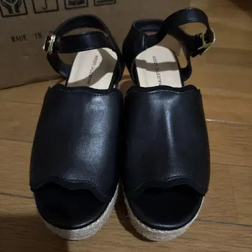 MAJESTIC LEGON 블랙 샌들