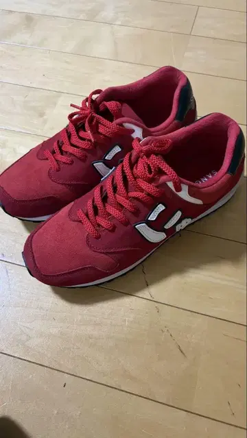 SANGACIO 레드 스웨이드 스니커즈
