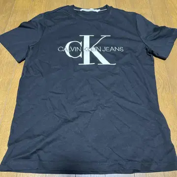 CALVIN KLEIN JEANS 티셔츠