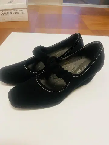 새상품급 COULEUR VARIE 블랙 신발 22cm