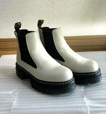 Dr. Martens 사이드 고어 부츠 화이트