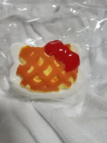 키티 와플 스퀴즈 빨간색