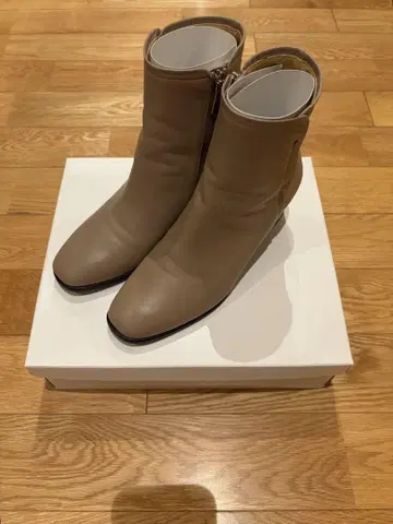 MACKINTOSH PHILOSOPHY 숏 부츠 베이지 23.5