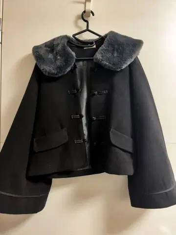 Amavel 코트