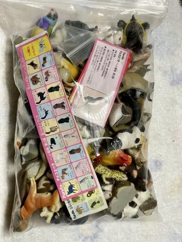 동물 피규어 세트 다수 포함