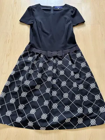 M's gracy 까멜리아 자수 청순한 원피스