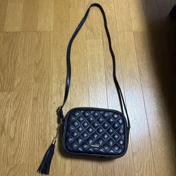 블랙 퀼팅 숄더백
