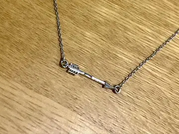 쁘띠 로브 노아르 애로우 실버 목걸이