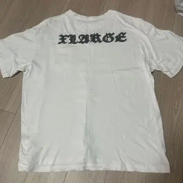 XLARGE 화이트 T셔츠 백 프린트