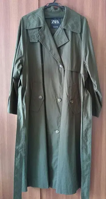 ZARA 올리브 그린 트렌치코트