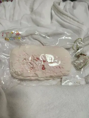 딸기 밀크 크림 샌드 스퀴즈