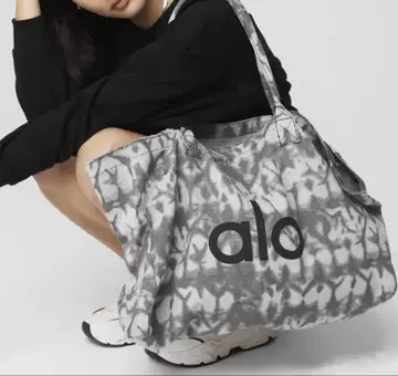 [ 오늘 발송 가능 ] [ 미사용 새상품 ] alo yoga 토트백