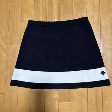 DESCENTE 블랙 화이트 스트라이프 니트 스커트