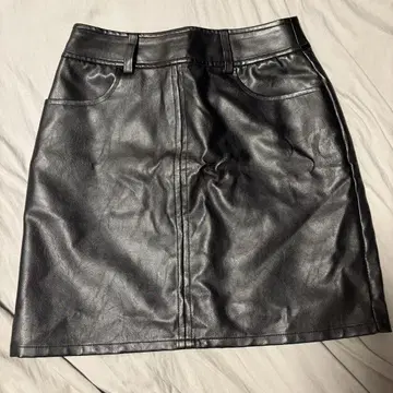 GYDA 블랙 가죽 스커트