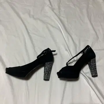 오픈토 펌프스 블랙 글리터힐