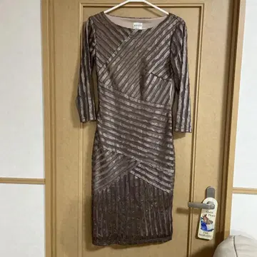 영국 브랜드 REISS 브라운 무릎 기장 원피스 일본 S 사이즈