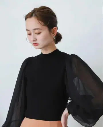 시어 볼륨 슬리브 스웨터