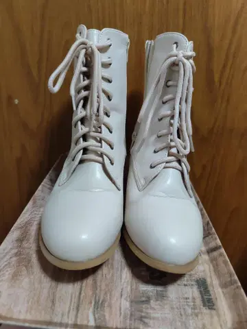 welleg 레이스업 부츠 M 사이즈 23.5cm~24cm 아이보리