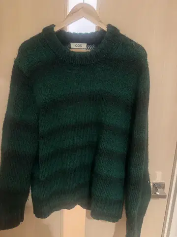 COS 그린 스트라이프 크루넥 스웨터