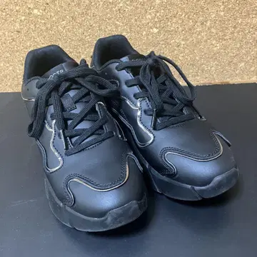ORTR 스니커즈 블랙 24cm 메탈릭 라인