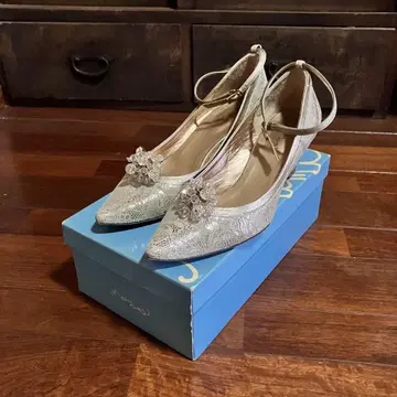 masumi 골드 스틸레토 펌프스 비쥬 포함 상자 있음 24cm