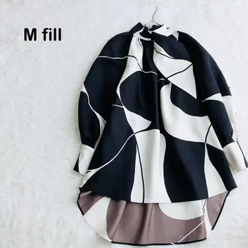 [ 새상품급 ] M fil 타이 컬러 블라우스 리프 프린트 모노톤 38