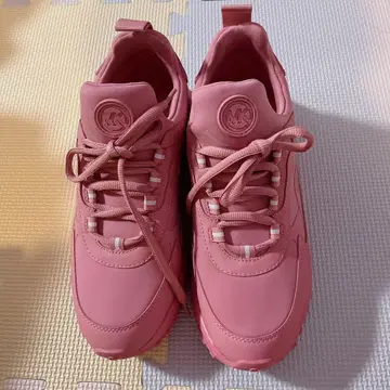 MICHAEL KORS 핑크 스니커즈 7.5M