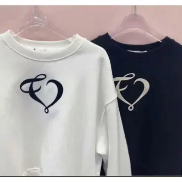the virgins heart 로고 맨투맨 트레이닝복