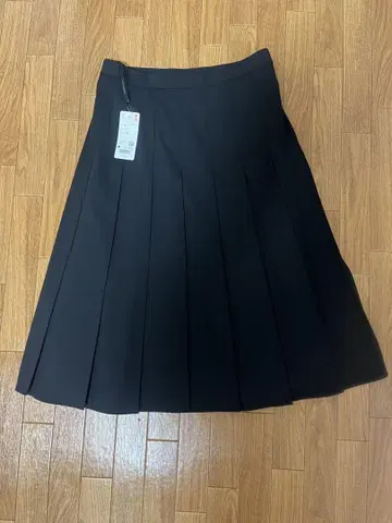 유니클로 와이드 플리츠 미디 스커트
