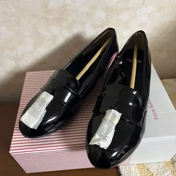 라파파 블랙 에나멜 로퍼