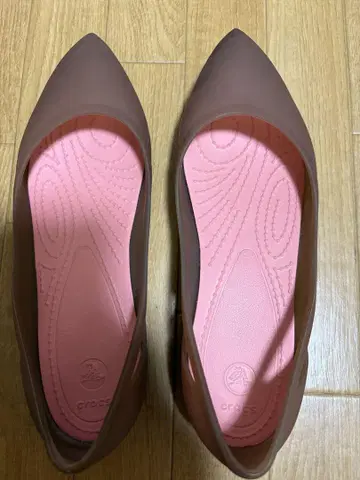 crocs 브라운 플랫슈즈 W7