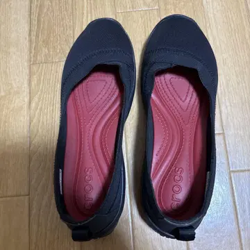 crocs 블랙 펌프스 W7