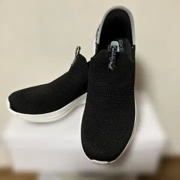 SKECHERS 슬립온 블랙 레오파드 무늬