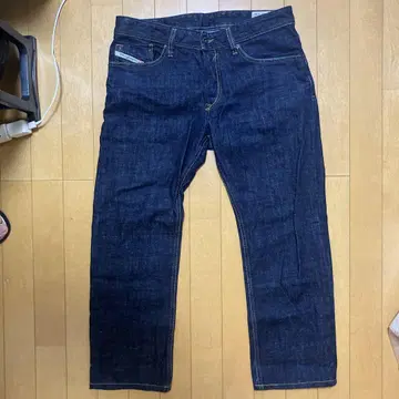 다크 블루 스트레이트 데님 팬츠