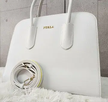 [ 새상품급 ] 훌라 2way 숄더백 가죽 화이트 계열 최근 모델