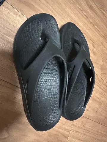 블랙 비치 샌들
