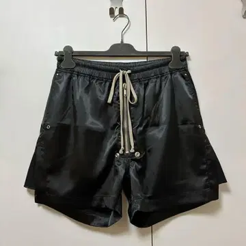 RO 리프로 새틴 블랙 숏팬츠