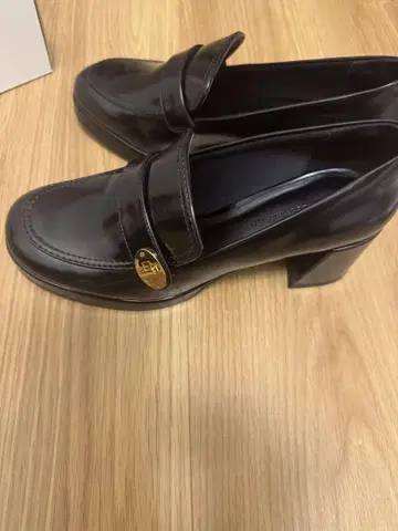 블랙 가죽 로퍼 중간 힐