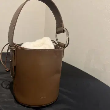 loti 브라운 복조리형 핸드백 퍼 포함