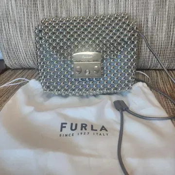 FURLA 비즈 장식 숄더백 그레이