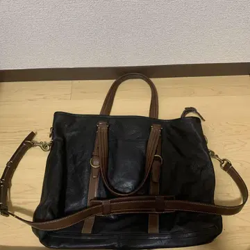 가죽 토트백 블랙 숄더 스트랩 포함