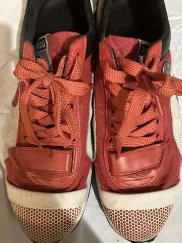 PUMA 레드 스니커즈