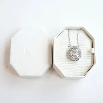 스와로브스키 Millenia 목걸이