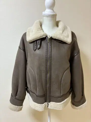 MAJESTICLEGON 브라운 가죽 풍 보아 자켓