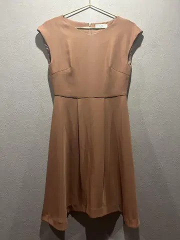 SLOBE IENA 테라코타 컬러 슬리브리스 플레어 원피스