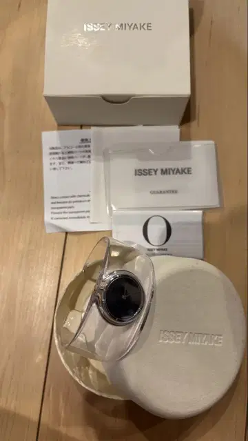 ISSEY MIYAKE 클리어 워치 O