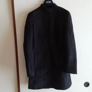 EMPORIO ARMANI 페이크 무스탕 코트