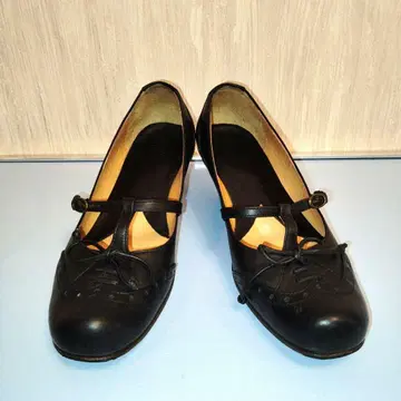 chausser 플러스 바이 쇼세 펌프스 티 스트랩 블랙